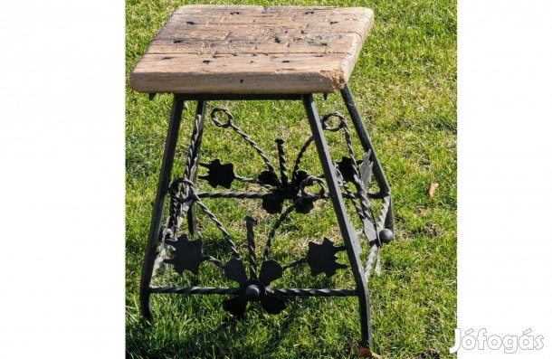 Egy régi szép míves ülőke