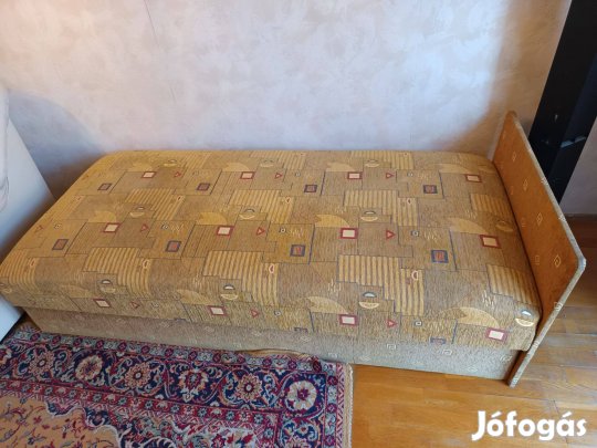 Egy személyes ágy, ágyneműtartós