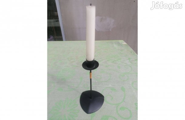 Egyágú, fém gyertyatartó eladó!