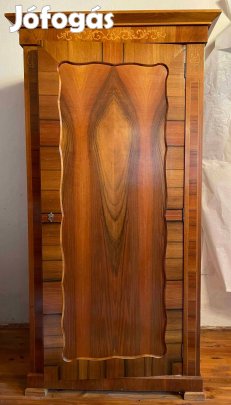 Egyajtós ruhászekrény