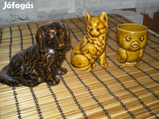 Egyben 3 darab régi mázas kerámia kutya macska és egy csibés kupica