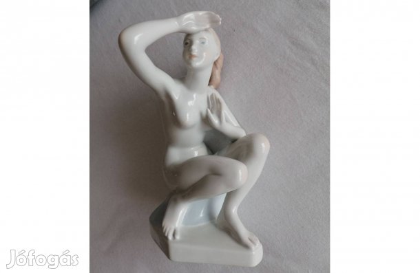 Egyben eladó porcelán figurák
