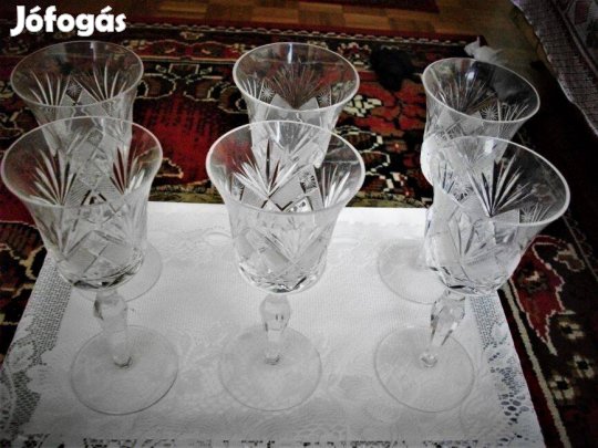 Egyedi, kézi csiszolású Kristály: Metszett talpas pezsgős Fekete-Erdői