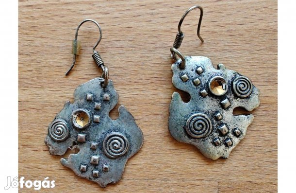 Egyedi, kézműves, beakasztós fém fülbevaló