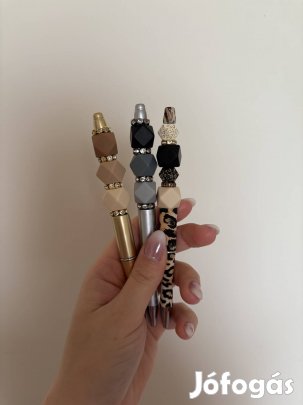 Egyedi, kézzel készült toll