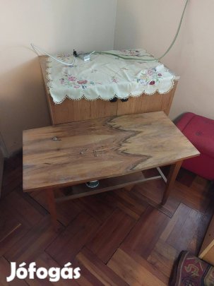 Egyedi, rendkívül látványos és kontrasztos erezetű furnérral borított