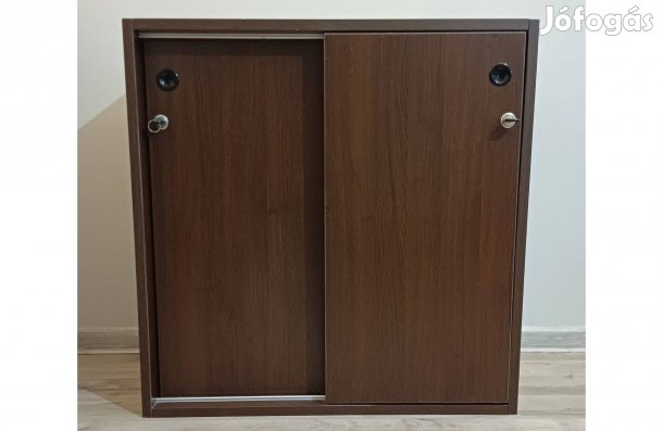 Egyedi, zárható komód