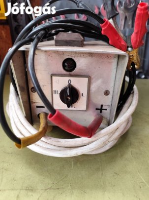 Egyedi akkumulátor töltő 230 volt 