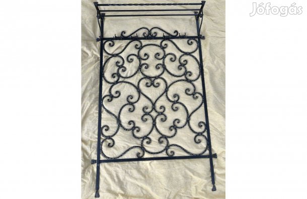 Egyedi antik kovácsoltvas előszobafal (kalaptartóval)