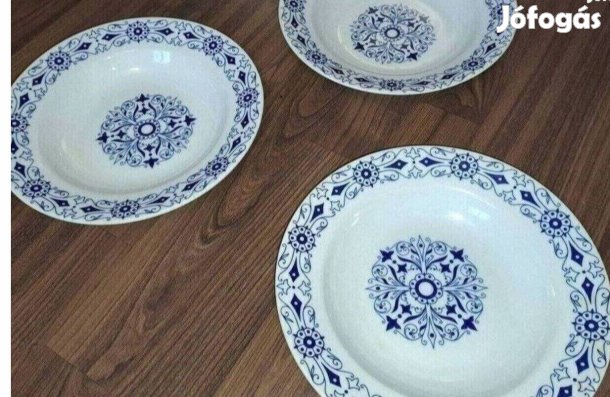 Egyedi díszítésű nagyobb méretű tányérok
