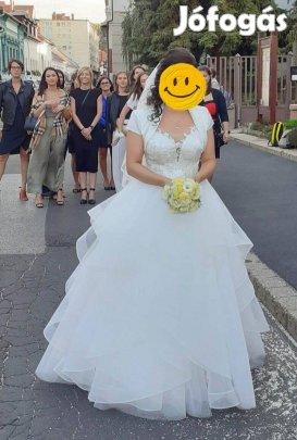 Egyedi esküvői ruha