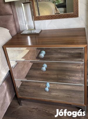 Egyedi fa éjjeliszekrények