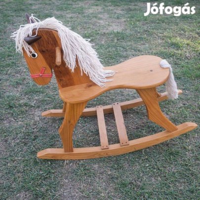 Egyedi fa hintaló és szöcske