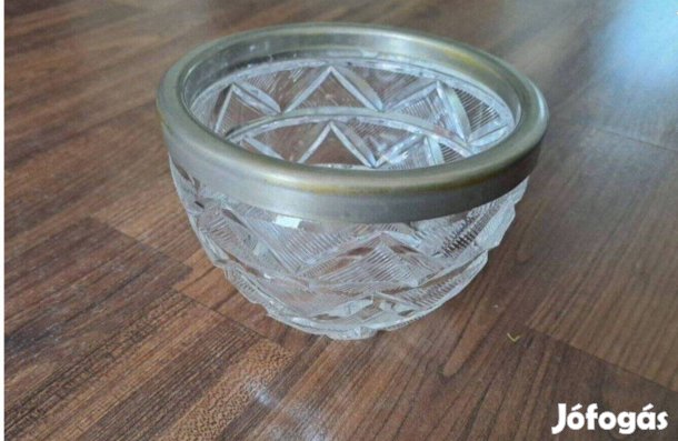 Egyedi fémperemes kristály kínáló