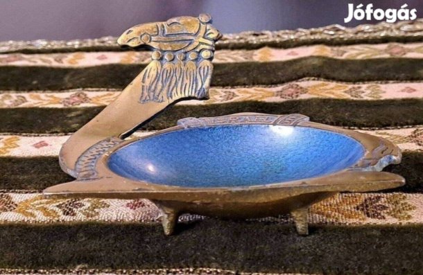 Egyedi formájú réz hamutartó Israel felirattal