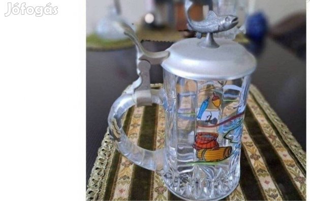 Egyedi horgász motívummal díszített söröskorsó