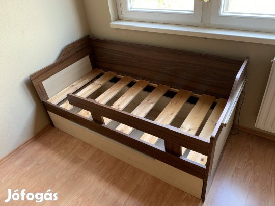 Egyedi ifjúsági gyerekágy ágyneműtartóval