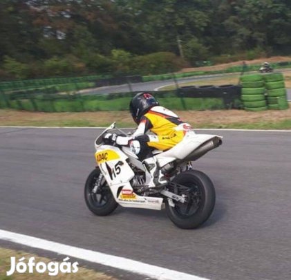 Egyedi készítésű gyerek protektoros verseny motoros bőrruha Julius Coe