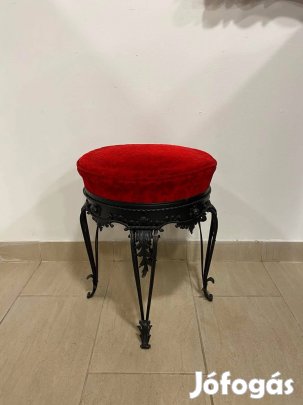 Egyedi készítésű kovácsoltvas ülöke