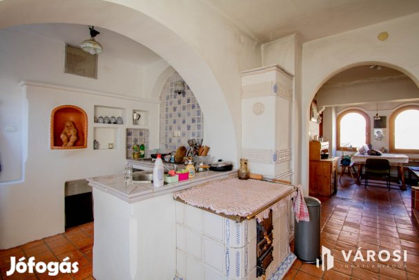 Egyedi kialakítású ingatlan eladó Lenti szívében!