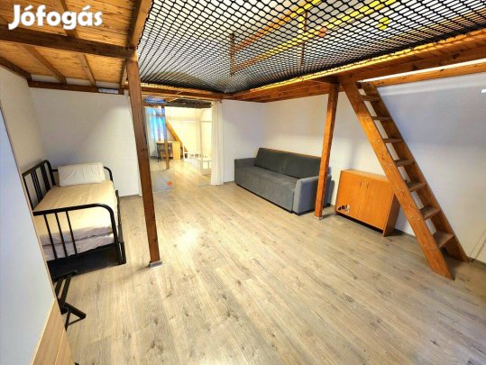 Egyedi loftos, galériás lakás kiadó a VII. kerületben