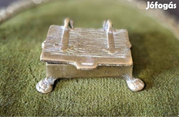 Egyedi megjelenésű ékszertartó