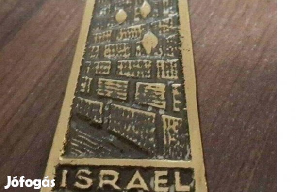 Egyedi megjelenésű levélbontó