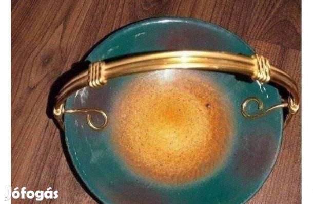 Egyedi megjelenésű modern kerámia kínáló