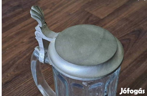 Egyedi megjelenésű ón fedeles korsó