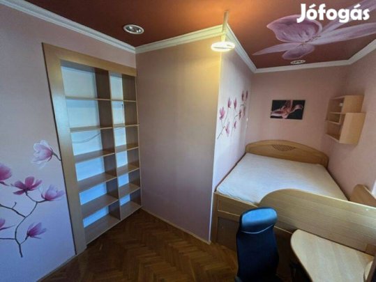 Egyedi nagypolgári lakás a belváros peremén