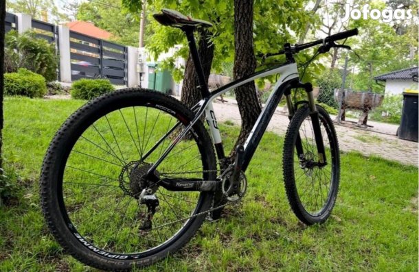 Egyedi olasz karbon MBT