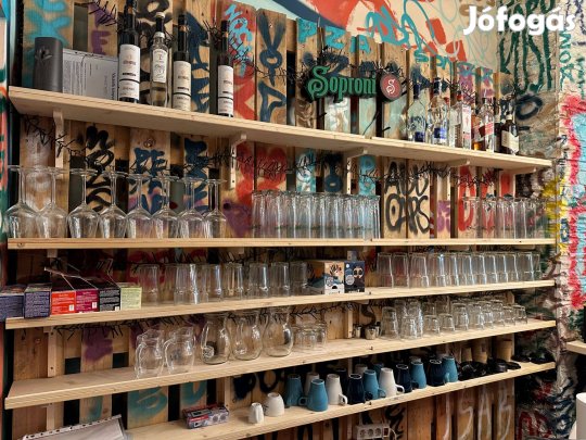 Egyedi tervezésű, L alakú raklap bárpult