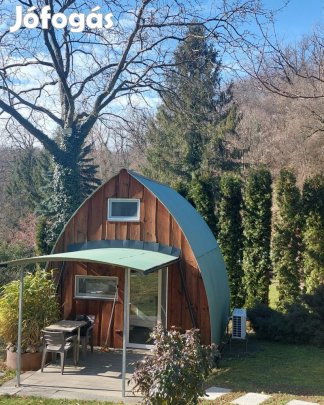 Egyedi tiny house Mecsekszentkúton, parkosított telken