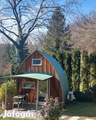 Egyedi tiny house Mecsekszentkúton, parkosított telken