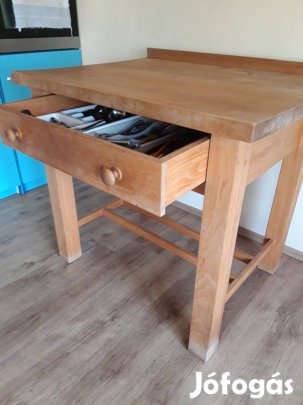 Egyedi tömör fa asztal