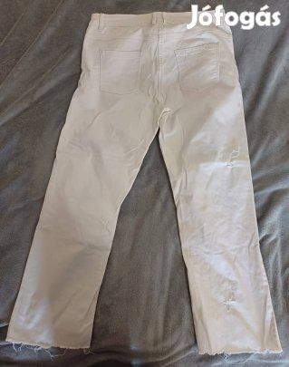 Egyedileg szaggatott fehér farmer