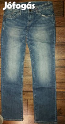 Egyenes szárú sötétkék farmernadrág