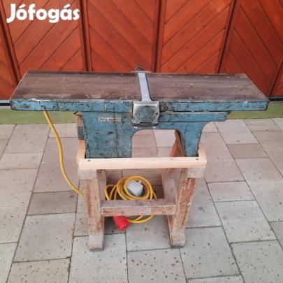 Egyengető gyalu öntvény vázzal