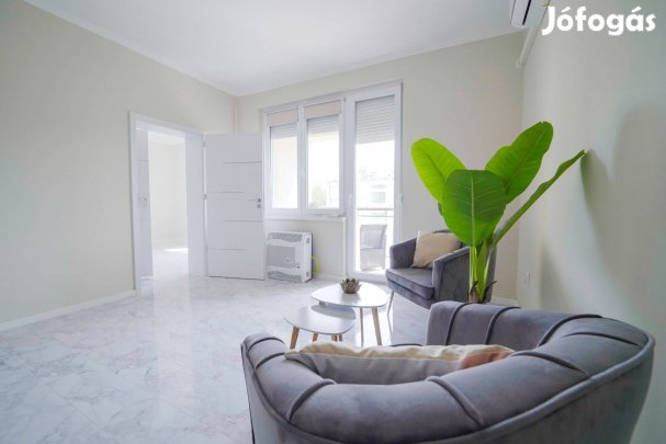 Egyetem Sugárúton panelprogramos igényesen felújított lakás eladó