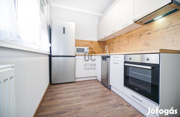 Egyetem közeli, felújított, első emeleti lakás