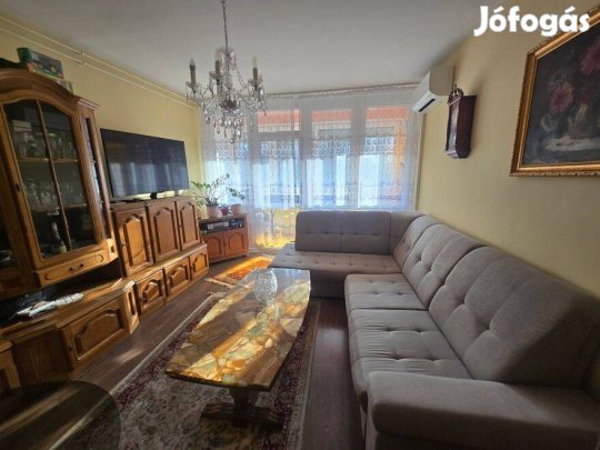 Egyetemektől pár percre, 55 nm-es loggiás, 1.emeleti lakás Sos el