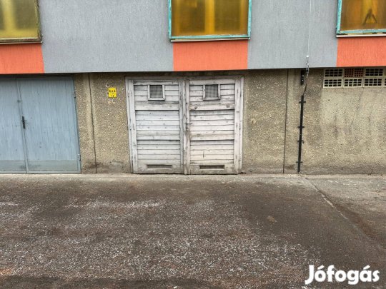 Egyetemvárosi 18 m2-es fűtött garázs kiadó tulajdonostól