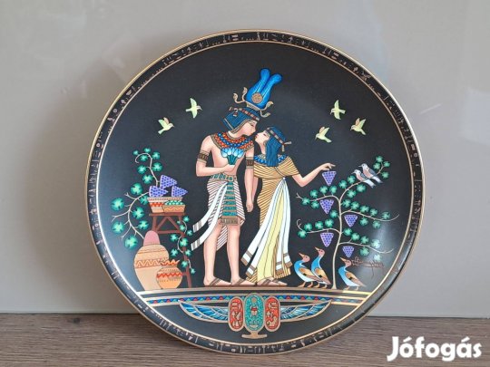 Egyitomi porcelán dísztányér