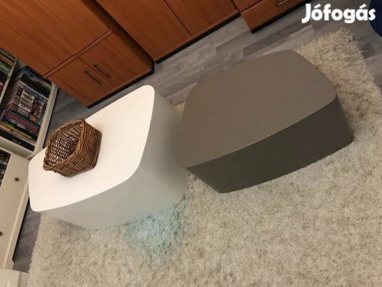 Egymásba tehető dohányzóasztal szett, 2 db szürke fehér design, max ci