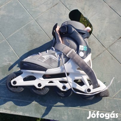 Egysoros lány görkorcsolya