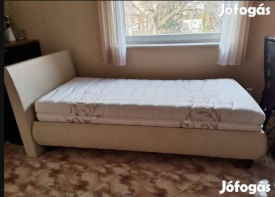 Egyszemélyes ágy
