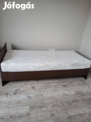 Egyszemélyes ágy, matraccal