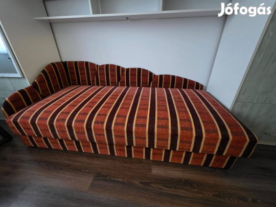 Egyszemélyes ágyneműtartós ágy 200x90cm