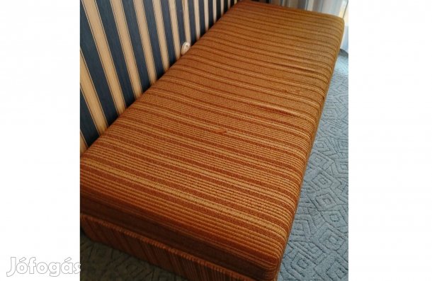 Egyszemélyes heverő