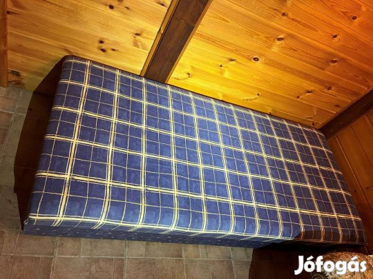 Egyszemélyes heverő ágyneműtartóval